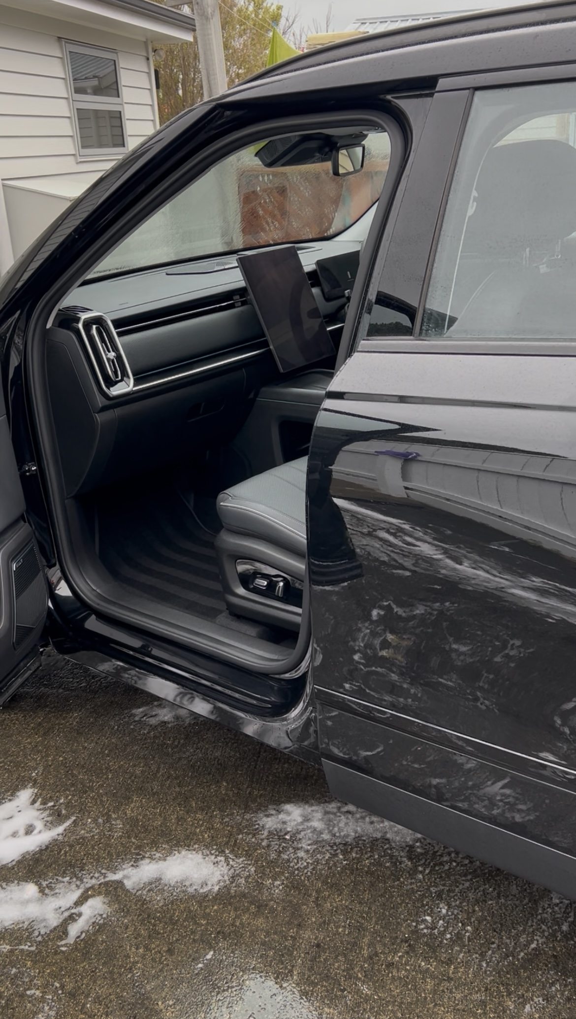 Reflectra Detailing interior detailing result in a clean Audi cabin