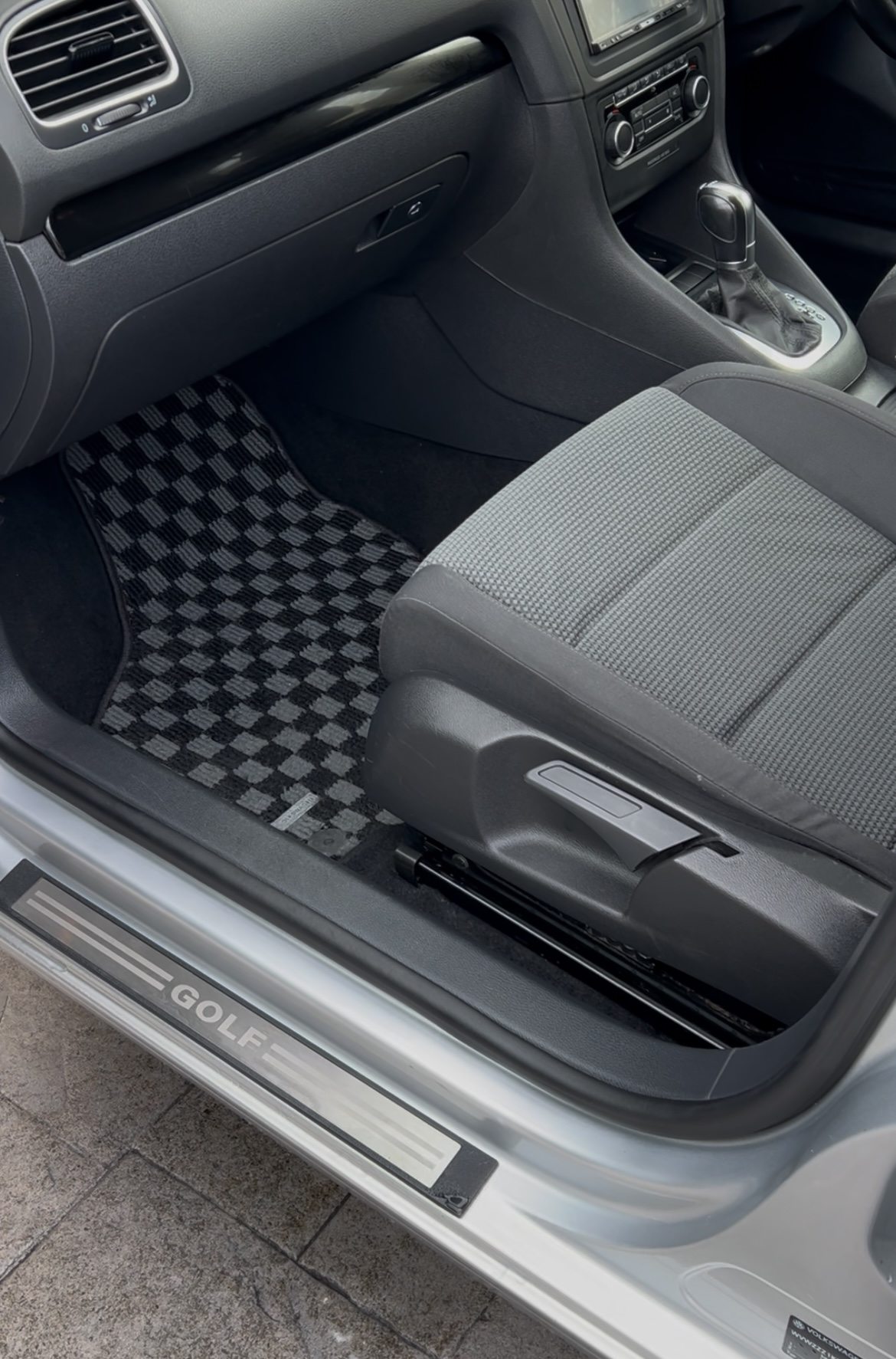 Reflectra Detailing interior car detailing result in a Volkswagen Golf cabin